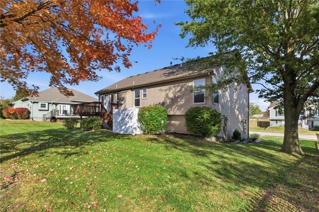 21406 Red Oak Lane, Peculiar, MO 64078