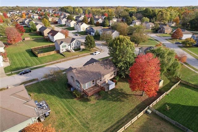 21406 Red Oak Lane, Peculiar, MO 64078