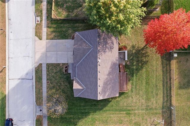 21406 Red Oak Lane, Peculiar, MO 64078