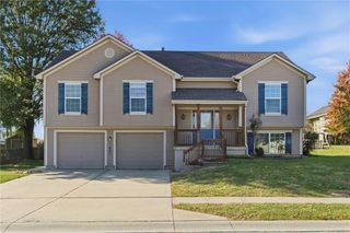 21406 Red Oak Lane, Peculiar, MO 64078