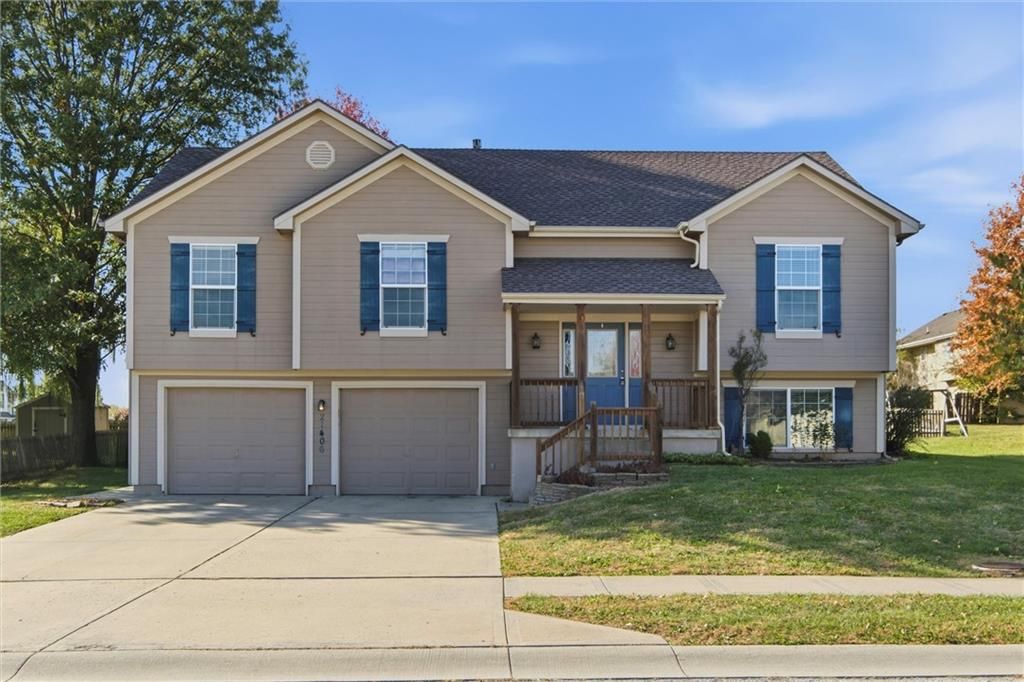 21406 Red Oak Lane, Peculiar, MO 64078