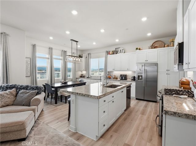 27013 Hummingbird Lane, Valencia, CA 91381