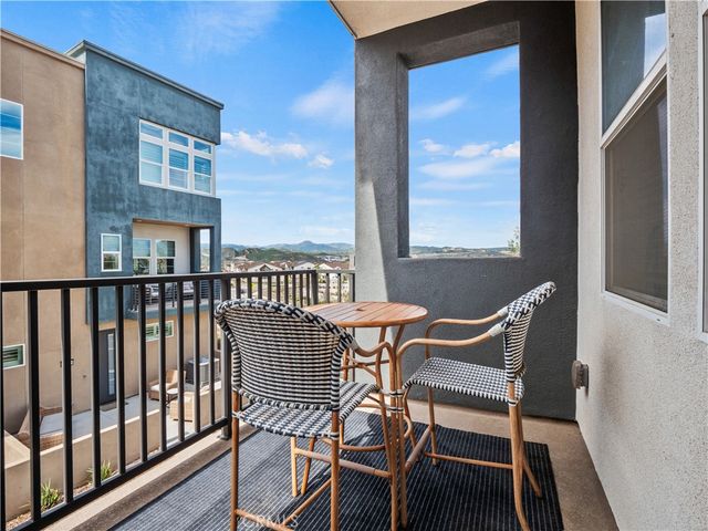 27013 Hummingbird Lane, Valencia, CA 91381