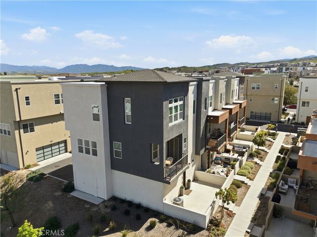 27013 Hummingbird Lane, Valencia, CA 91381