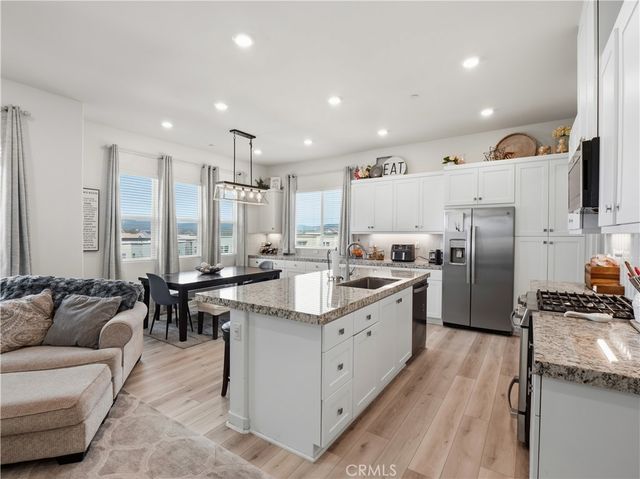 27013 Hummingbird Lane, Valencia, CA 91381
