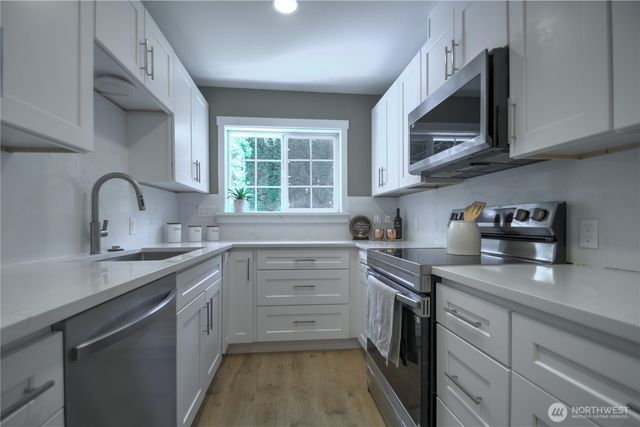 7028 Boston Harbor Road NE, Olympia, WA 98506