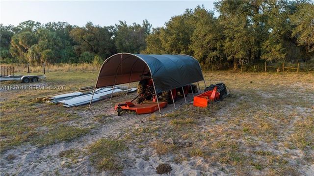 894 Cemetery Rd, La Belle, FL 33935