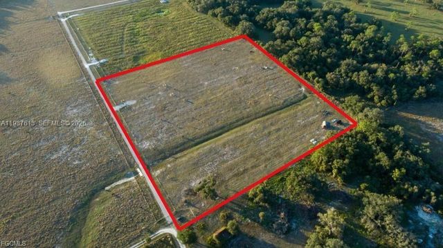 894 Cemetery Rd, La Belle, FL 33935