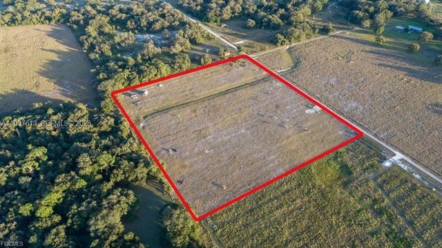 894 Cemetery Rd, La Belle, FL 33935