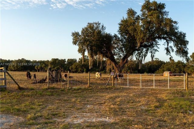 894 Cemetery Rd, La Belle, FL 33935