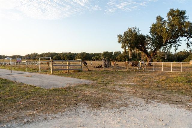 894 Cemetery Rd, La Belle, FL 33935