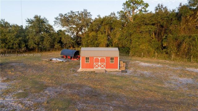 894 Cemetery Rd, La Belle, FL 33935