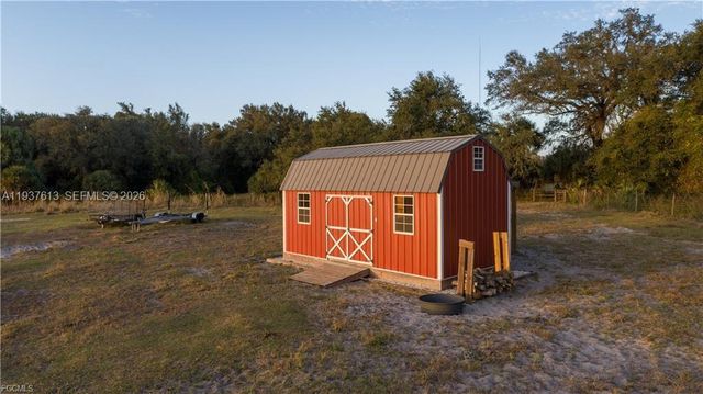 894 Cemetery Rd, La Belle, FL 33935