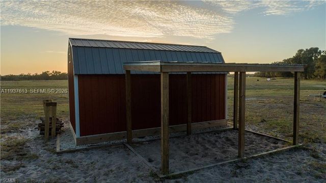 894 Cemetery Rd, La Belle, FL 33935