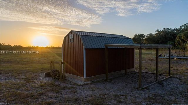 894 Cemetery Rd, La Belle, FL 33935