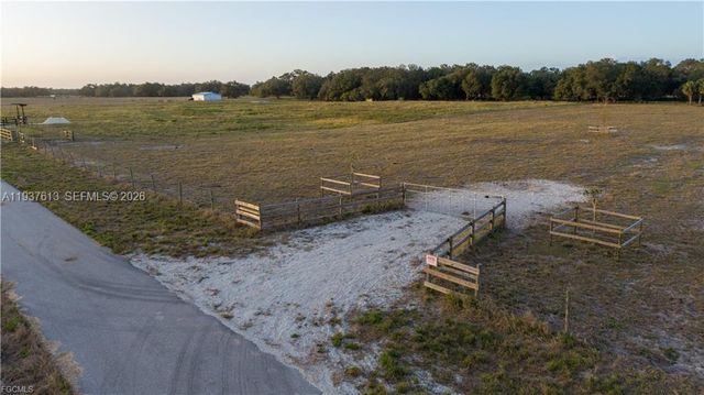 894 Cemetery Rd, La Belle, FL 33935