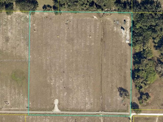 894 Cemetery Rd, La Belle, FL 33935