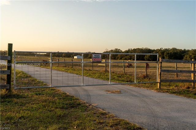 894 Cemetery Rd, La Belle, FL 33935