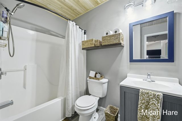 1437 Carlton Street, Muskegon, MI 49442