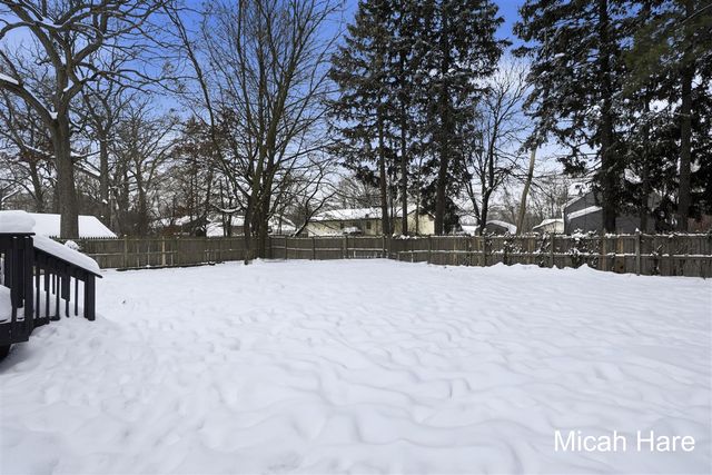 1437 Carlton Street, Muskegon, MI 49442