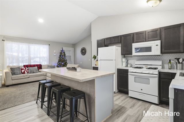 1437 Carlton Street, Muskegon, MI 49442