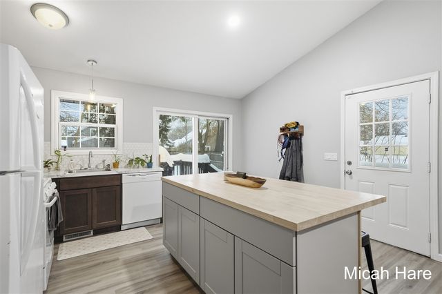 1437 Carlton Street, Muskegon, MI 49442