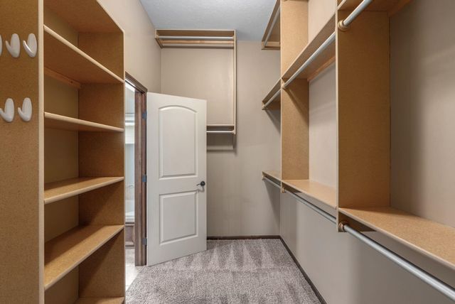 1013 E Rosemont Ct, Andover, KS 67002