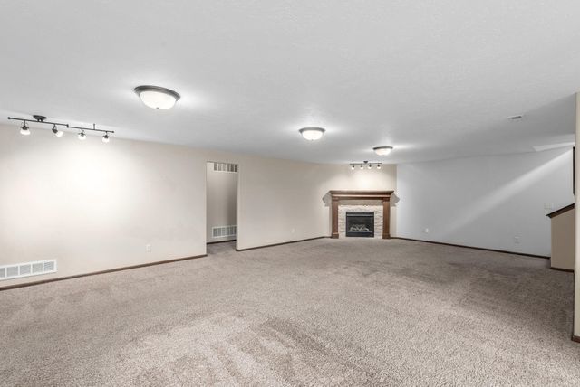 1013 E Rosemont Ct, Andover, KS 67002