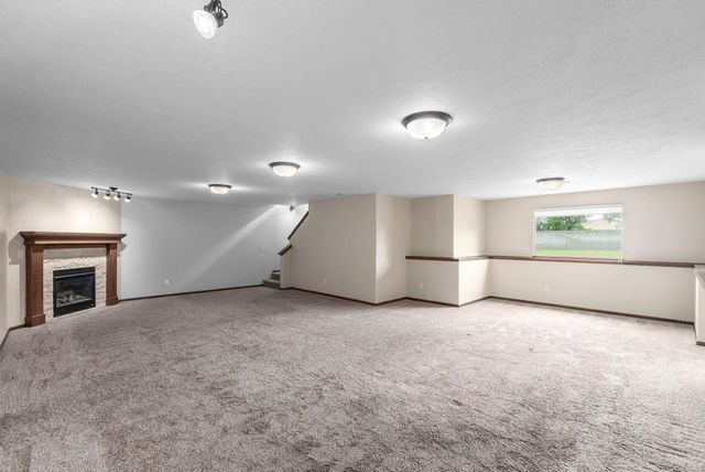 1013 E Rosemont Ct, Andover, KS 67002