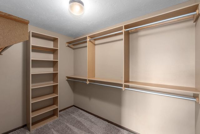 1013 E Rosemont Ct, Andover, KS 67002