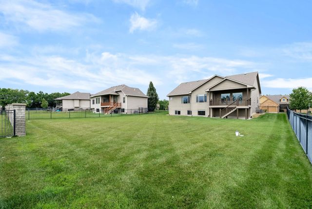 1013 E Rosemont Ct, Andover, KS 67002