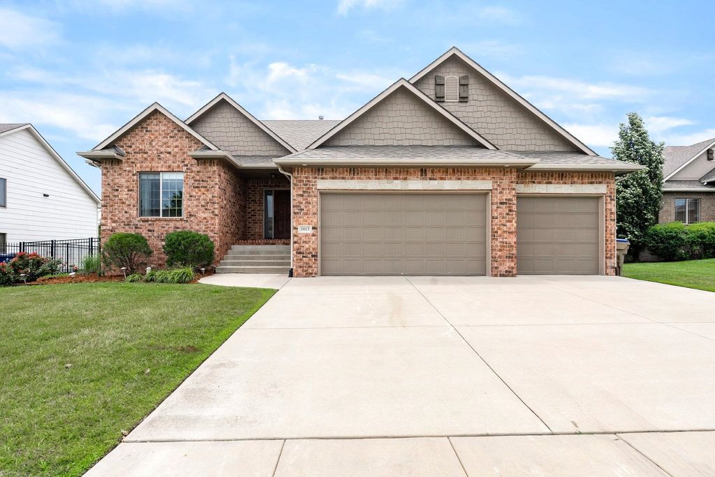 1013 E Rosemont Ct, Andover, KS 67002