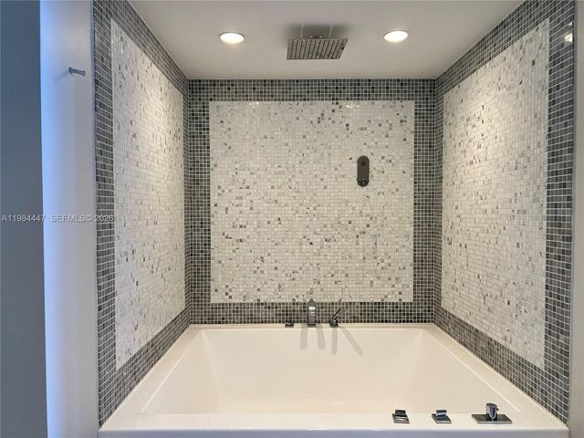 200 Biscayne Boulevard Way 3610, Miami, FL 33131