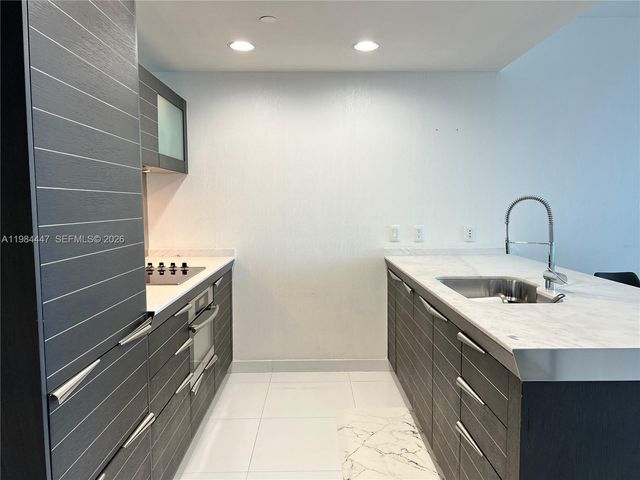 200 Biscayne Boulevard Way 3610, Miami, FL 33131