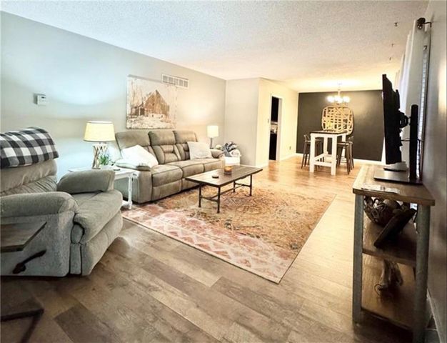 2 Tara Lane, Faucett, MO 64448