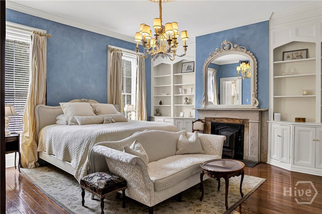 Image 22 of property listing at 203 W Charlton Street, Savannah, GA 31401