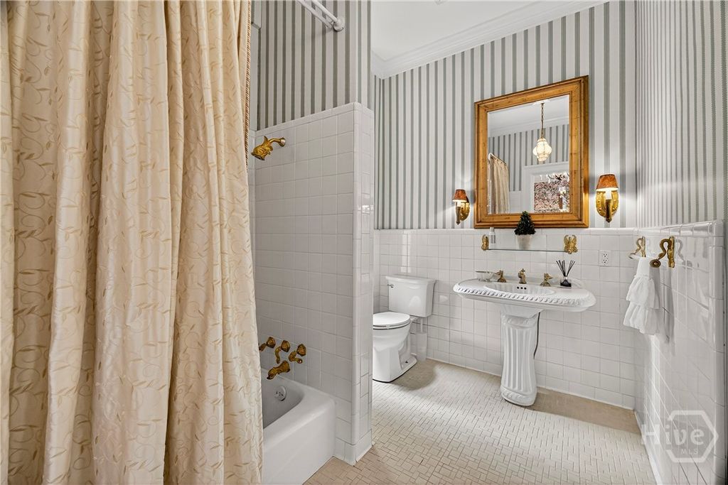 Image 28 of property listing at 203 W Charlton Street, Savannah, GA 31401