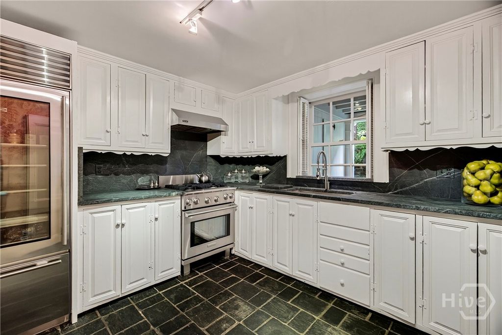 Image 37 of property listing at 203 W Charlton Street, Savannah, GA 31401