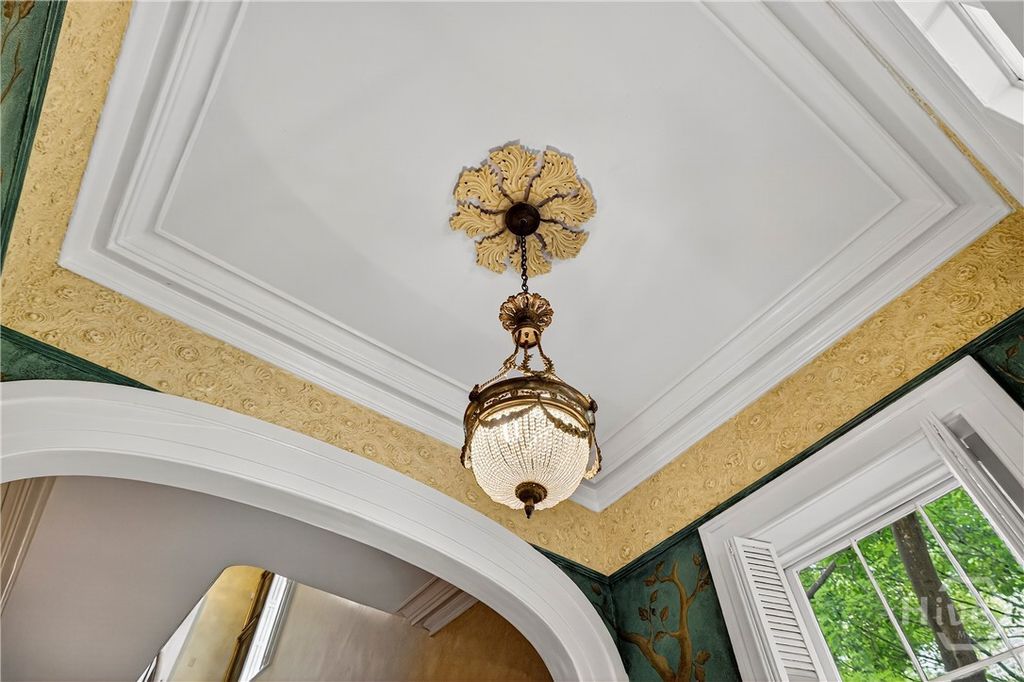 Image 5 of property listing at 203 W Charlton Street, Savannah, GA 31401