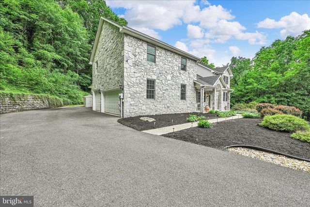 1289 OAK TERRACE LN, Pottsville, PA 17901