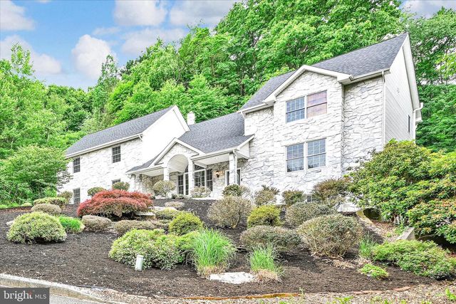 1289 OAK TERRACE LN, Pottsville, PA 17901