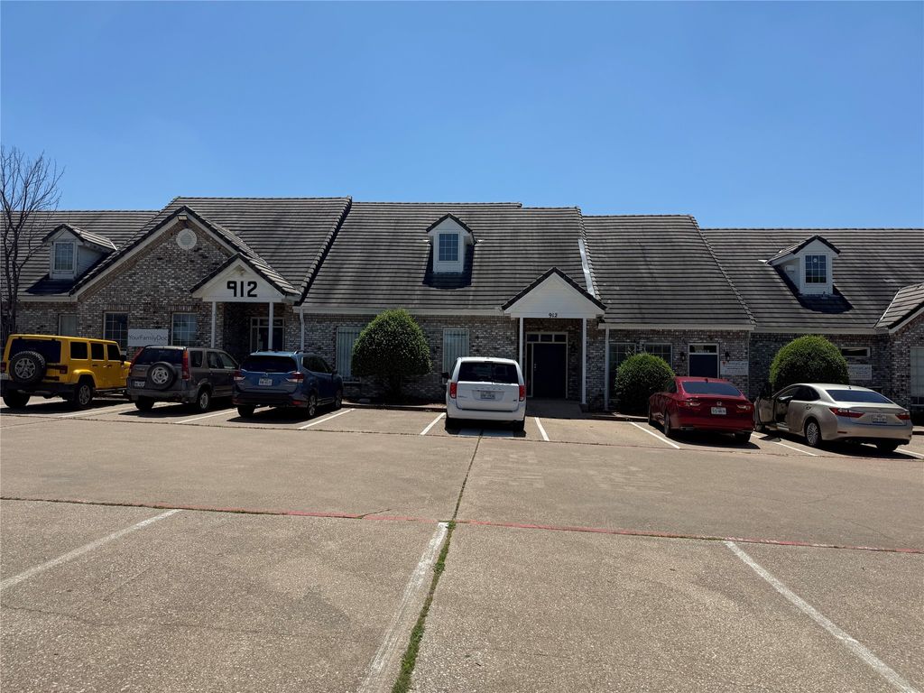 912 W Randol Mill Road B, Arlington, TX 76012