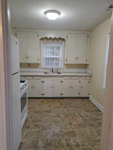 616 Gracey Ave, Clarksville, TN 37040