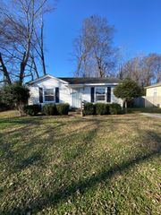 616 Gracey Ave, Clarksville, TN 37040