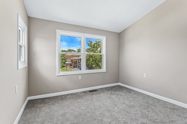 521 Mccarthy Road, Lemont, IL 60439