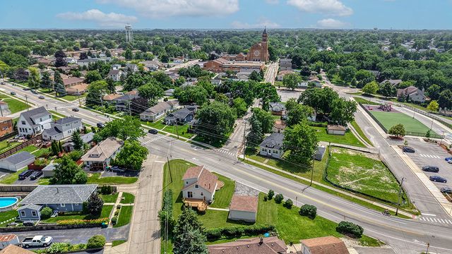 521 Mccarthy Road, Lemont, IL 60439