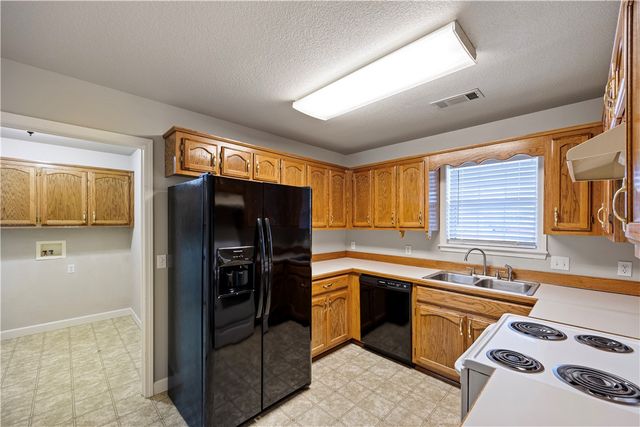 2102 S Greenwich Avenue, Russellville, AR 72802