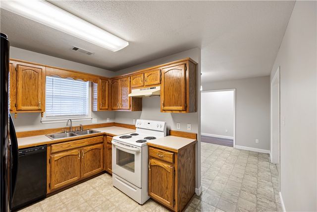 2102 S Greenwich Avenue, Russellville, AR 72802