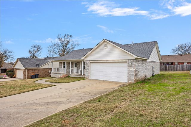2102 S Greenwich Avenue, Russellville, AR 72802