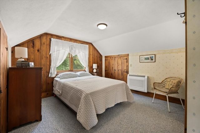 13 Lakeside Ave, Lakeville, MA 02347
